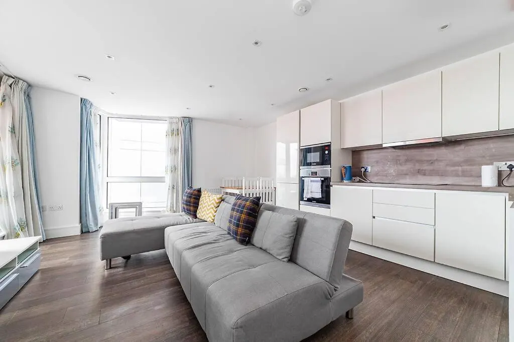 Charming & Large 1-Bedroom In The Heart Of London 0*,