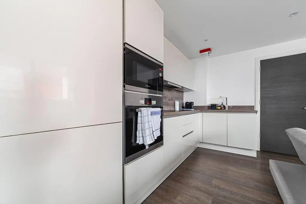 Apartment Charming & Large 1-Bedroom In The Heart Of London